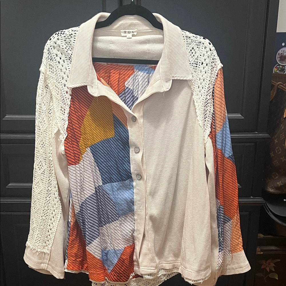 POL brand, size L. Button-Up blouse. Mixed media textures.
